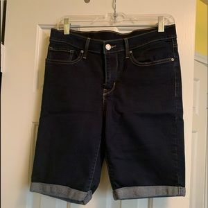 Levi Cuffed shorts euc